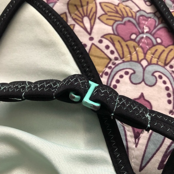 Victoria’s Secret Triangl Bikini Set - Picture 5 of 6